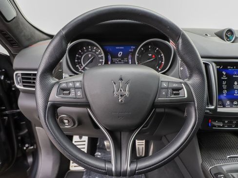 Used 2019 Maserati Levante Trofeo image 6