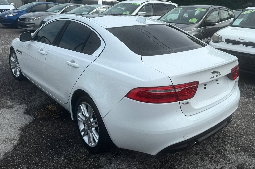 Used 2018 Jaguar XE Premium RWD image 6