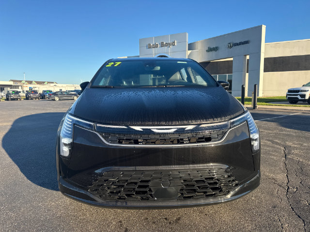 New 2027 Chrysler Pacifica Select w/ Family Tech Group FWD image 2