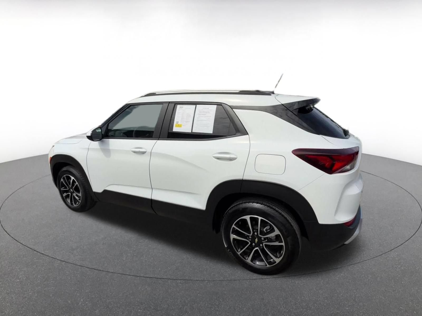 Used 2025 Chevrolet TrailBlazer LT FWD image 9