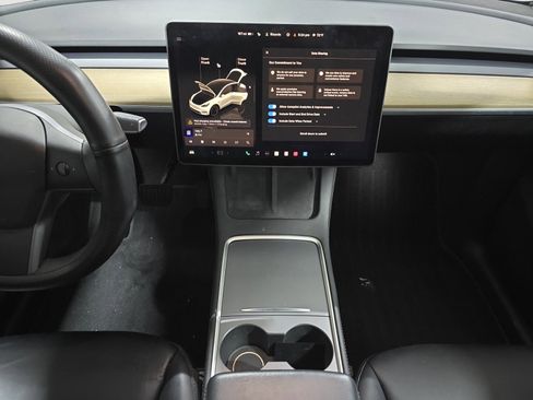 Used 2022 Tesla Model Y Long Range image 13