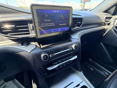 Used 2020 Ford Explorer XLT w/ Equipment Group 202A AWD/4WD image 17