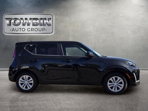 Certified 2024 Kia Soul LX FWD image 3