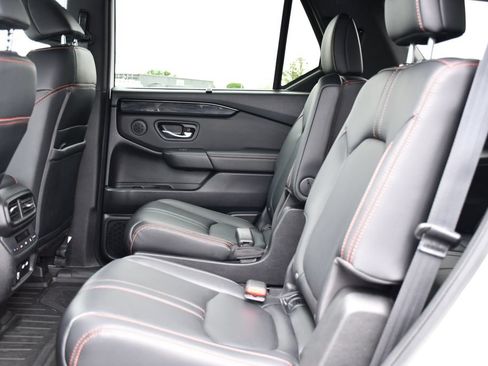 Used 2023 Honda Pilot TrailSport image 24