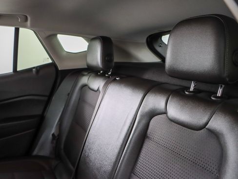 Used 2024 Chevrolet Trax LT w/ Sunroof Package FWD image 24