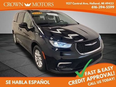 Used 2023 Chrysler Pacifica Touring-L
