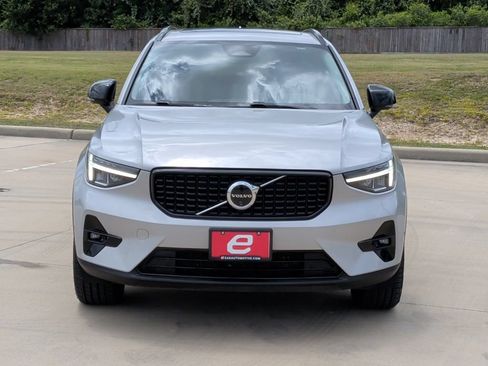 Used 2025 Volvo XC40 B5 Plus AWD/4WD image 2