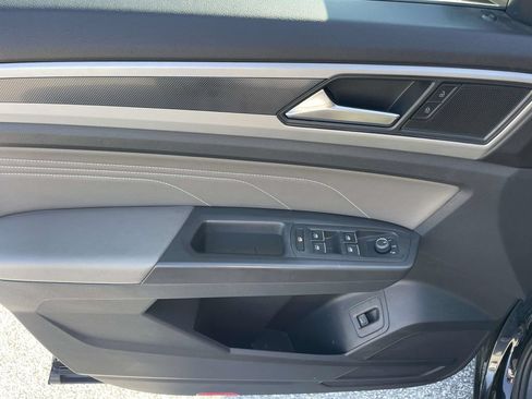 Certified 2023 Volkswagen Atlas Cross Sport SEL R-Line AWD/4WD image 17