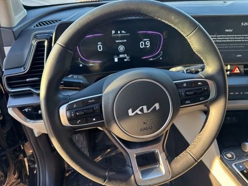 Used 2025 Kia Sportage EX image 16