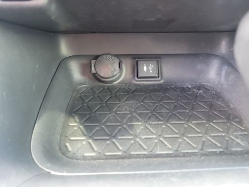 Used 2019 Toyota RAV4 XLE Premium FWD image 28