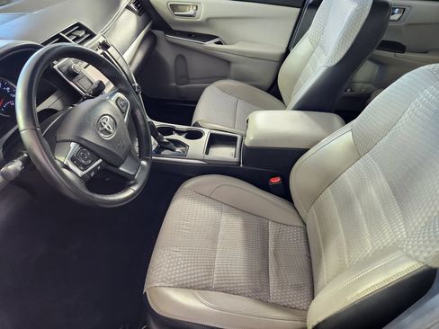 Used 2015 Toyota Camry SE w/ Protection Package FWD image 12