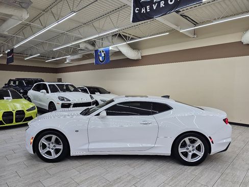 Used 2020 Chevrolet Camaro LT w/ Technology Package image 11