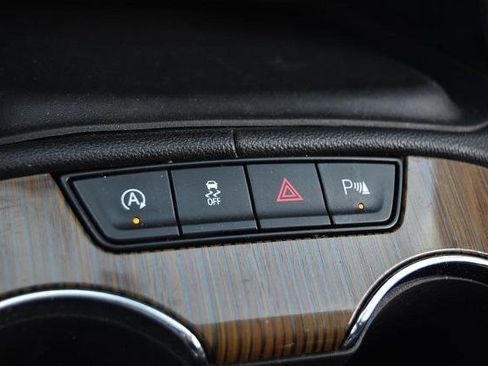 Used 2020 GMC Acadia SLE image 17