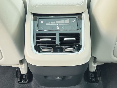 New 2026 Volvo XC60 B5 Ultra w/ Protection Package Premier AWD/4WD image 23