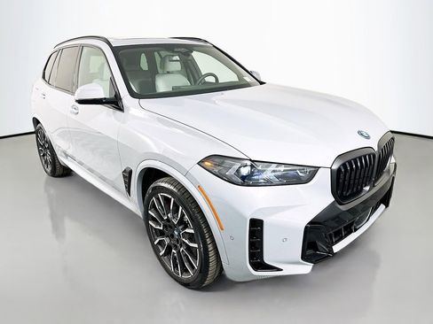 New 2026 BMW X5 xDrive50e image 3