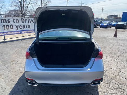 Used 2021 Toyota Avalon Limited image 4