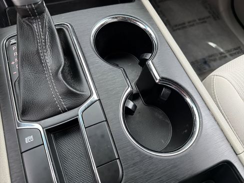 Used 2021 Kia Sedona LX image 8