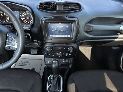 Used 2019 Jeep Renegade Latitude image 16