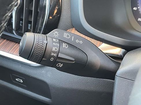 Used 2025 Volvo V60 B5 Cross Country Plus image 12