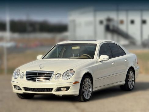 Used 2008 Mercedes-Benz E 350 4MATIC Sedan image 6