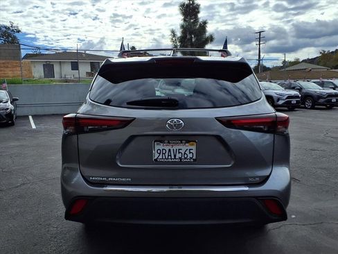 Certified 2025 Toyota Highlander XLE image 7
