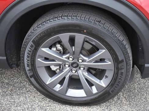Used 2024 Ford Explorer XLT w/ Equipment Group 202A AWD/4WD image 11