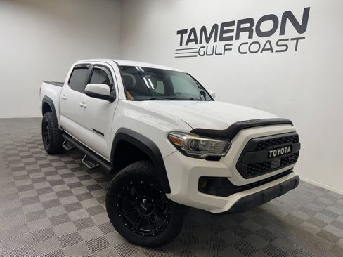 Used 2018 Toyota Tacoma TRD Off-Road w/ Technology Package AWD/4WD image 1