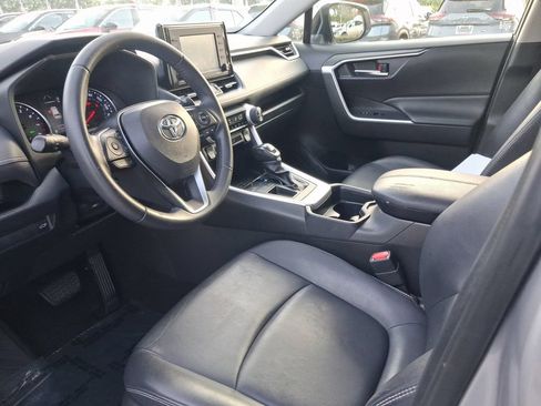Used 2020 Toyota RAV4 XLE Premium FWD image 16