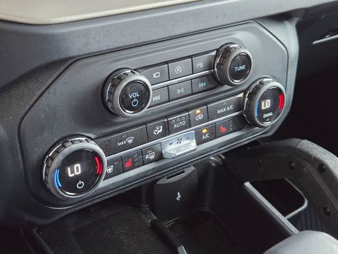 Used 2025 Ford Bronco Outer Banks w/ Sasquatch Package AWD/4WD image 17