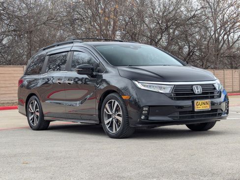 Used 2021 Honda Odyssey Touring image 2