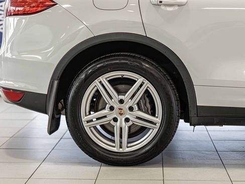 Used 2014 Porsche Cayenne Platinum Edition image 13