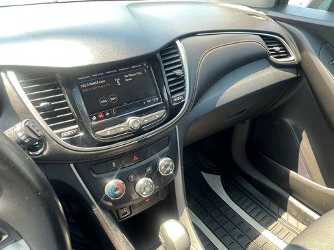 Used 2018 Chevrolet Trax LT w/ LT Convenience Package FWD image 22