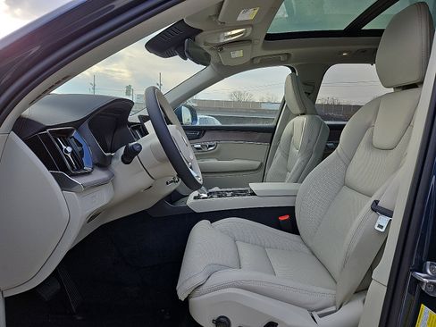 New 2026 Volvo XC90 B6 Ultra w/ Protection Package AWD/4WD image 11