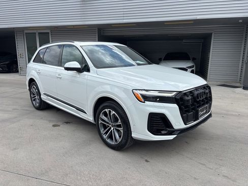 Used 2026 Audi Q7 3.0T Premium w/ Convenience Plus Package AWD/4WD image 3