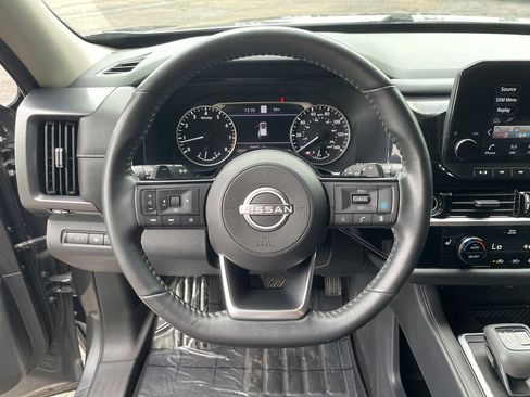 Used 2023 Nissan Pathfinder SL w/ Lighting Package (N92) FWD image 18