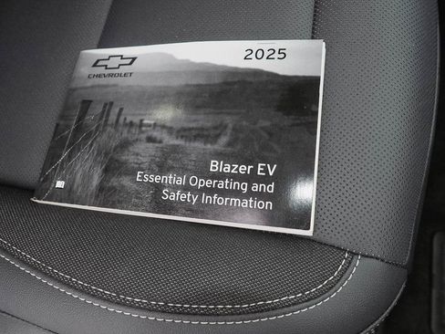 Certified 2025 Chevrolet Blazer EV LT w/ Super Cruise Package AWD/4WD image 38