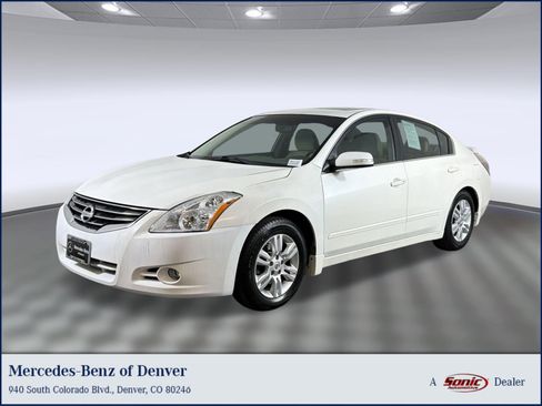 Used 2011 Nissan Altima 2.5 SL w/ Technology Pkg FWD image 1