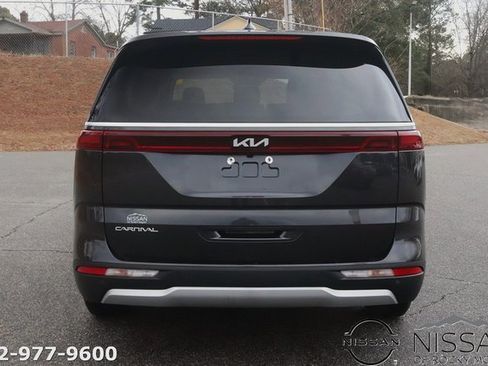 Used 2024 Kia Carnival LX image 6