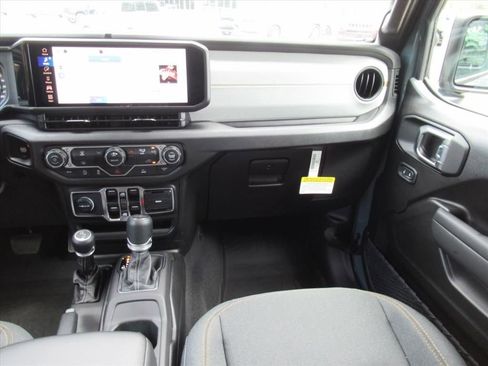 New 2026 Jeep Gladiator Sport AWD/4WD image 15