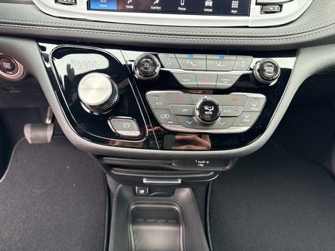 New 2026 Chrysler Pacifica Select image 25