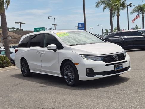 New 2026 Honda Odyssey Touring image 13