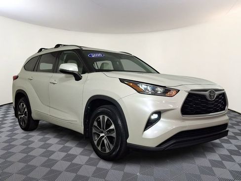 Used 2020 Toyota Highlander XLE AWD/4WD image 1
