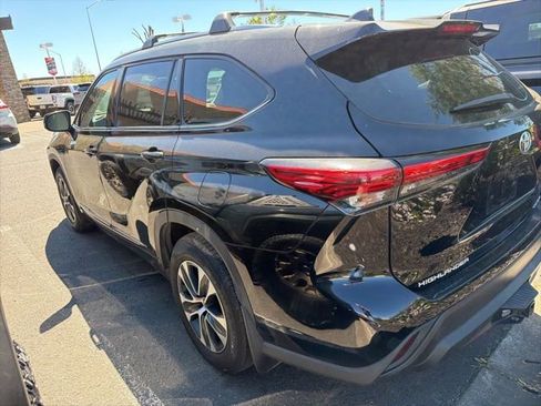 Used 2021 Toyota Highlander XLE AWD/4WD image 7