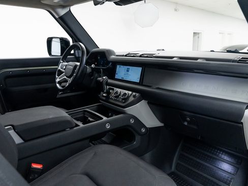 Used 2022 Land Rover Defender 90 image 18