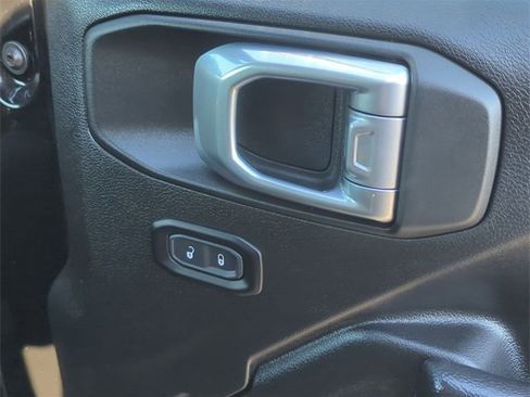 Certified 2023 Jeep Gladiator Sport image 27