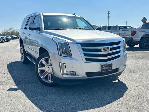 Used 2015 Cadillac Escalade Luxury AWD/4WD image 1