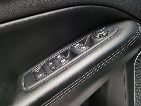 Used 2018 Jeep Compass Latitude FWD image 27
