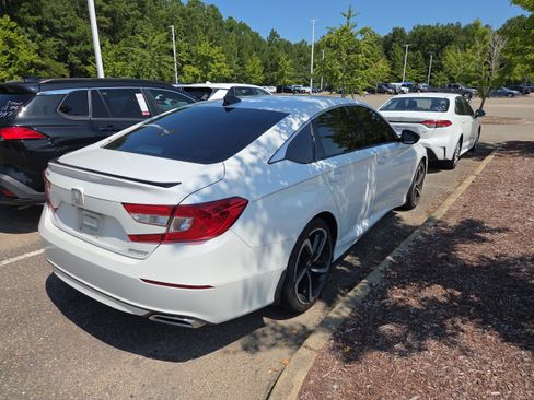 Used 2022 Honda Accord Sport image 3