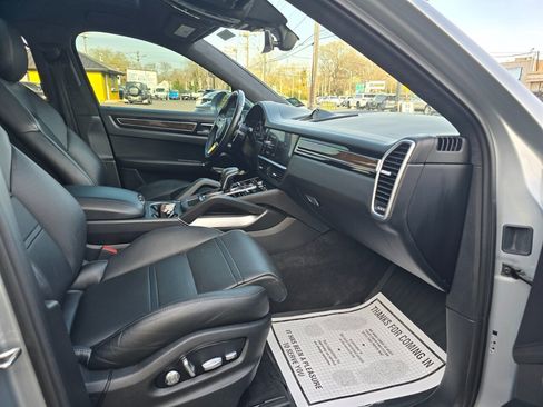 Used 2020 Porsche Cayenne Turbo AWD/4WD image 15