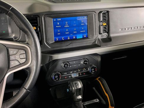 Used 2023 Ford Bronco Badlands w/ Sasquatch Package AWD/4WD image 9